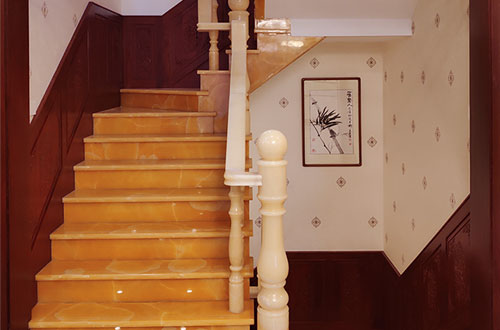 秀英中式别墅室内汉白玉石楼梯的定制安装装饰效果